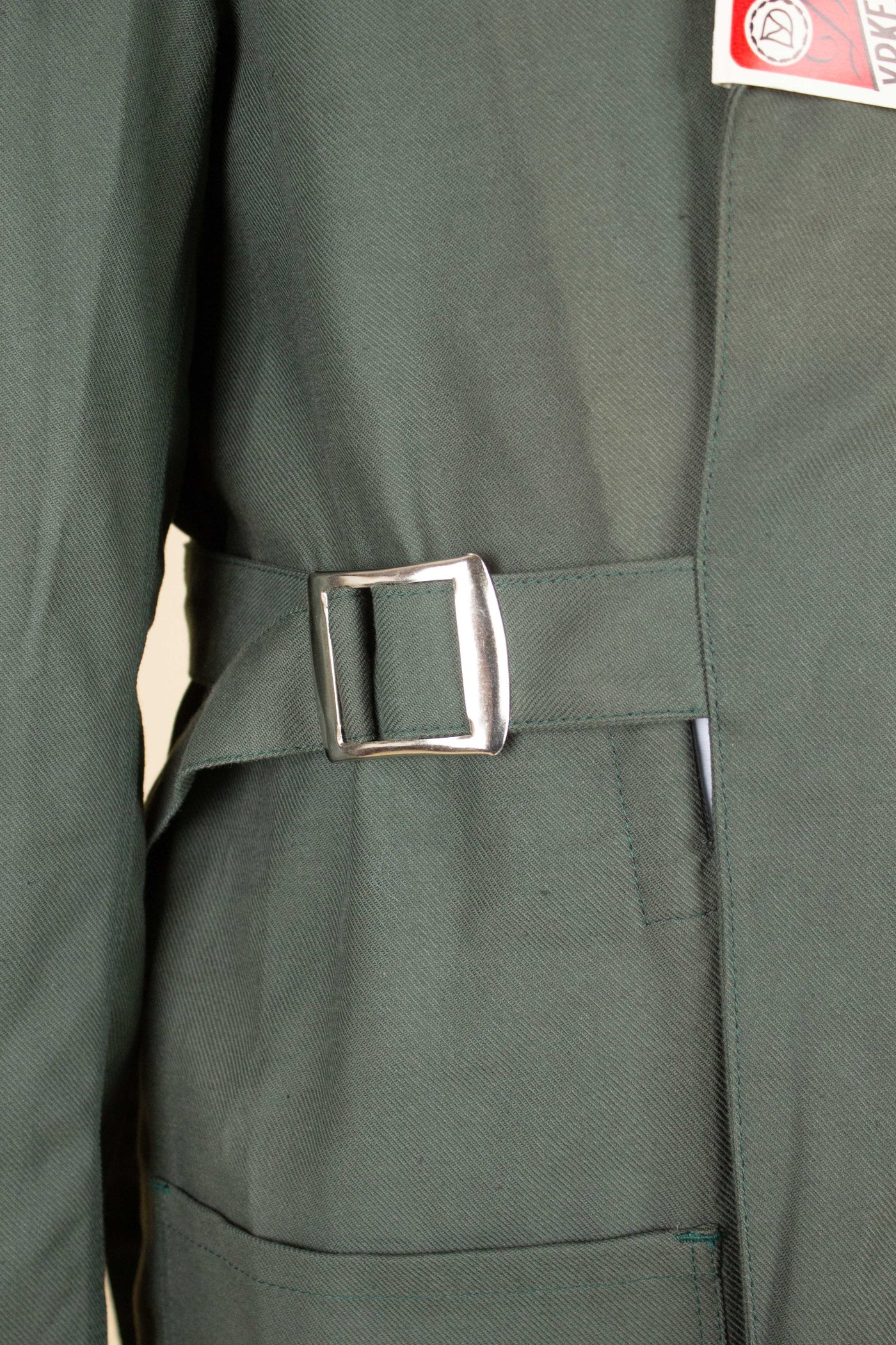 SWEDISH 1950S/1960S GREEN COTTON DEADSTOCK WORK COAT BY DALSTORPS YRKESKLÄDER. SIZE CA EU 50 LONG