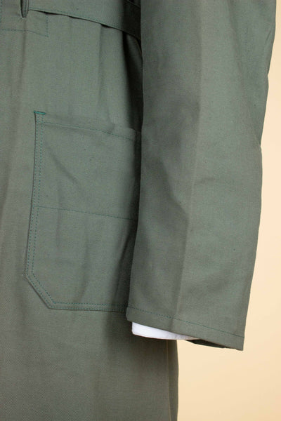 SWEDISH 1950S/1960S GREEN COTTON DEADSTOCK WORK COAT BY DALSTORPS YRKESKLÄDER. SIZE CA EU 50 LONG