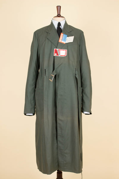 SWEDISH 1950S/1960S GREEN COTTON DEADSTOCK WORK COAT BY DALSTORPS YRKESKLÄDER. SIZE CA EU 50 LONG