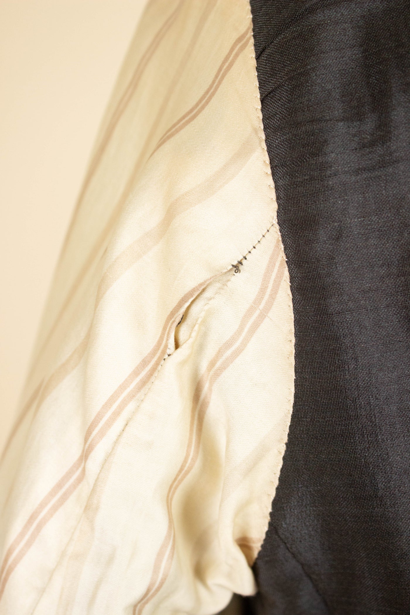SWEDISH 1924 DARK BLUE BESPOKE JACKET AND WAISTCOAT. SIZE CA EU 44-46