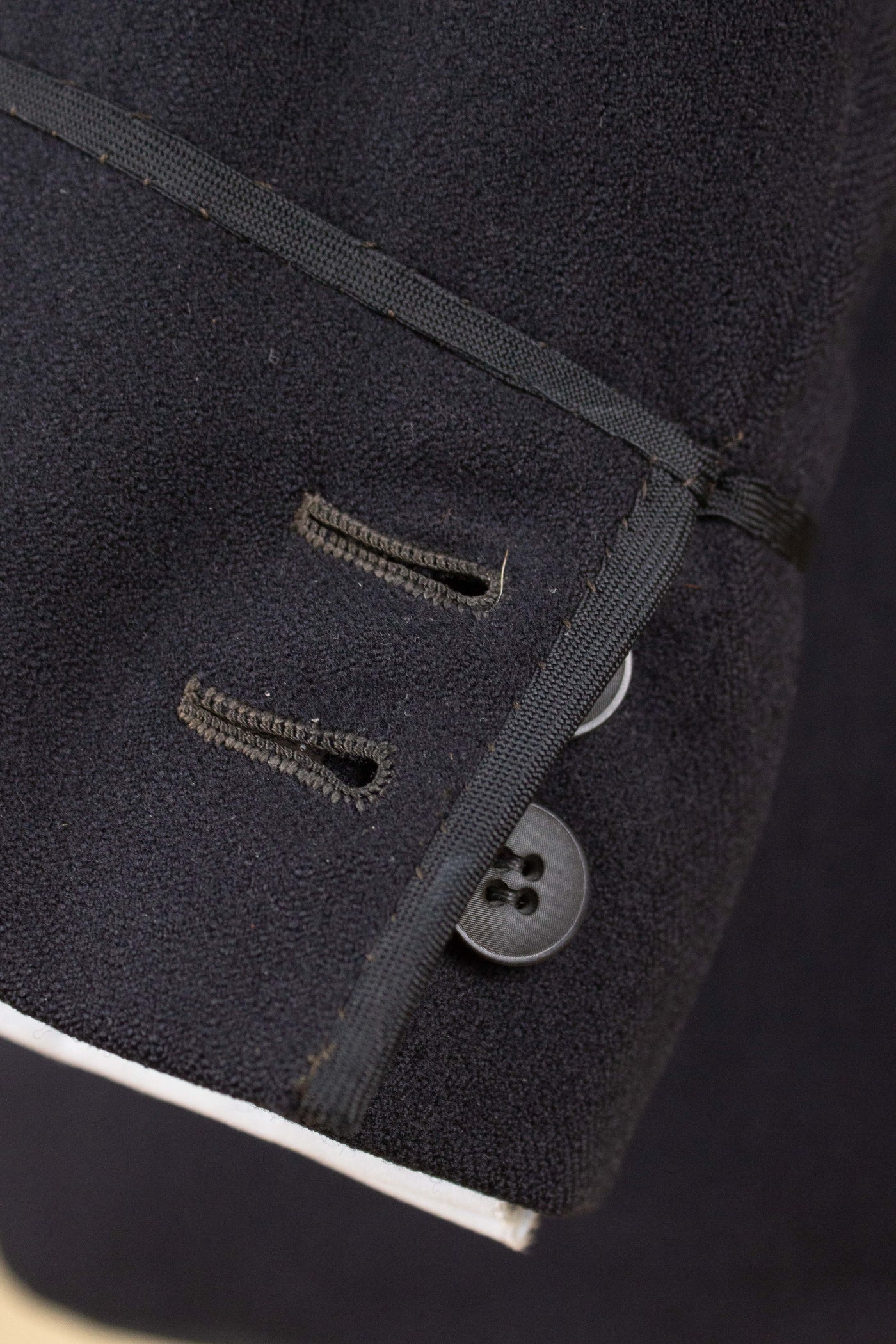 SWEDISH 1924 DARK BLUE BESPOKE JACKET AND WAISTCOAT. SIZE CA EU 44-46