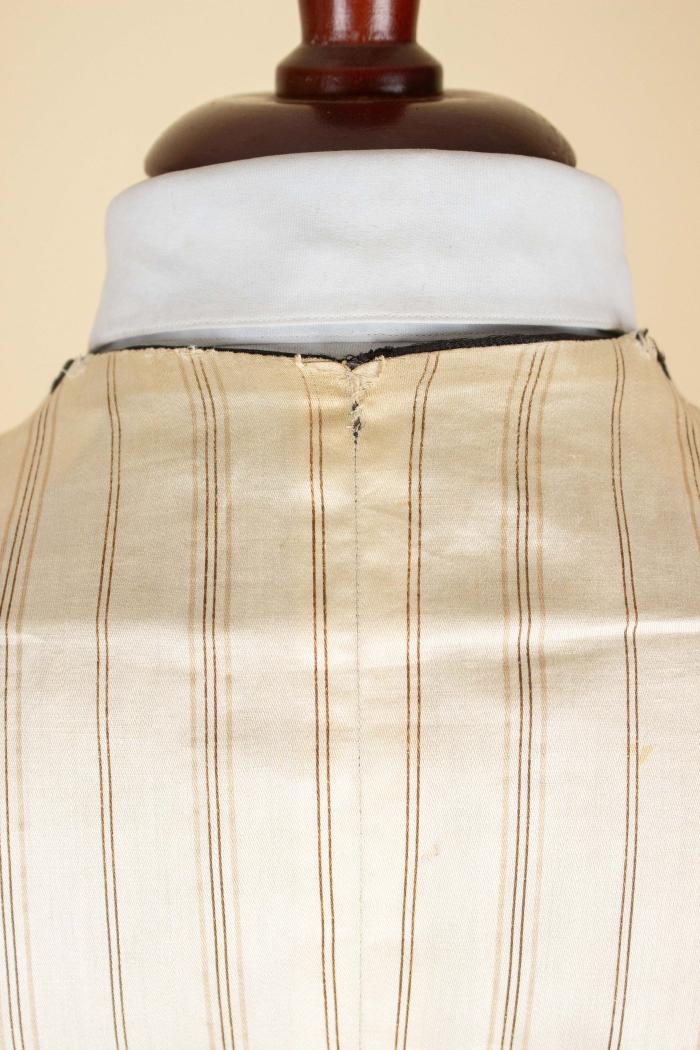 SWEDISH 1924 DARK BLUE BESPOKE JACKET AND WAISTCOAT. SIZE CA EU 44-46