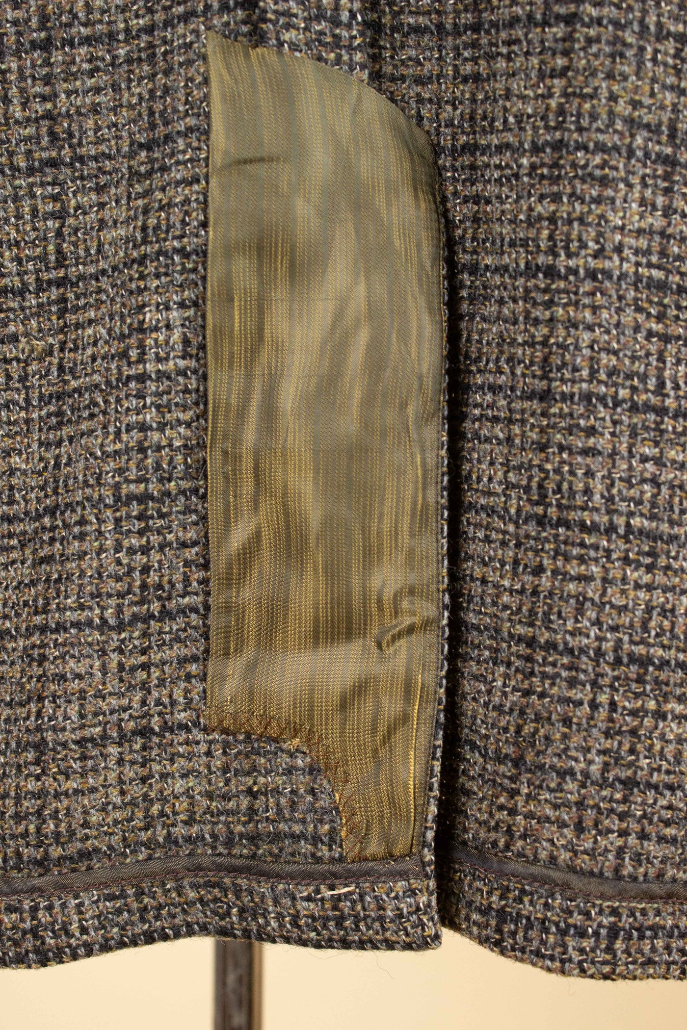 AMERICAN 1950S/1960S GREY CHECKERED SINGLE BREASTED PATCH POCKET TWEED JACKET. SIZE CA EU 48