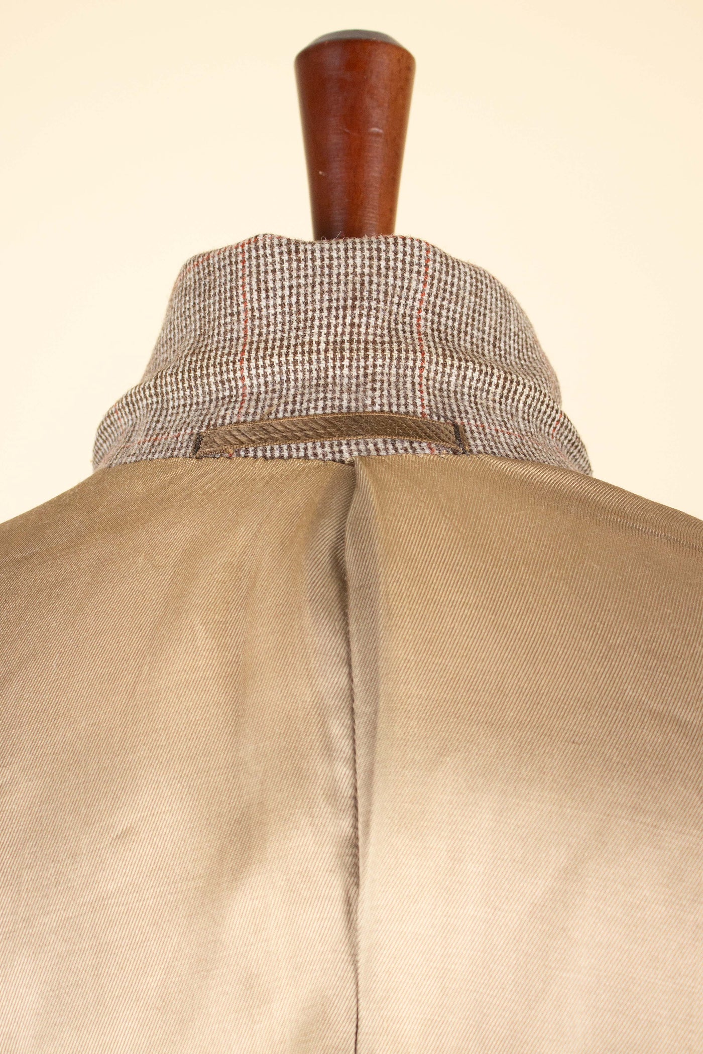 SWEDISH 1930S/1940S LIGHT BROWN WINDOW PANE TWEED JACKET BY MAGNIFIC. SIZE CA EU 50