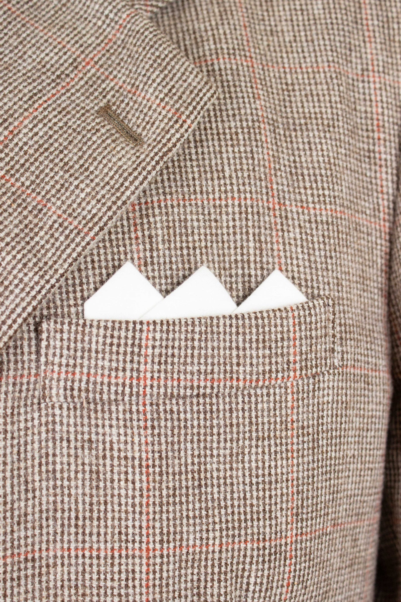 SWEDISH 1930S/1940S LIGHT BROWN WINDOW PANE TWEED JACKET BY MAGNIFIC. SIZE CA EU 50