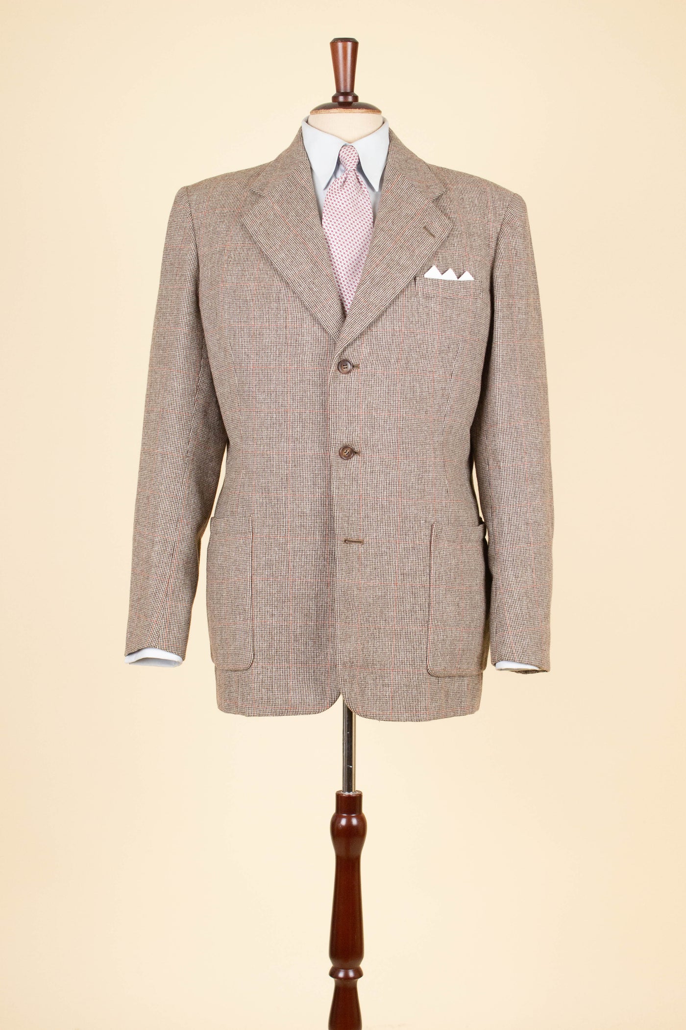 SWEDISH 1930S/1940S LIGHT BROWN WINDOW PANE TWEED JACKET BY MAGNIFIC. SIZE CA EU 50