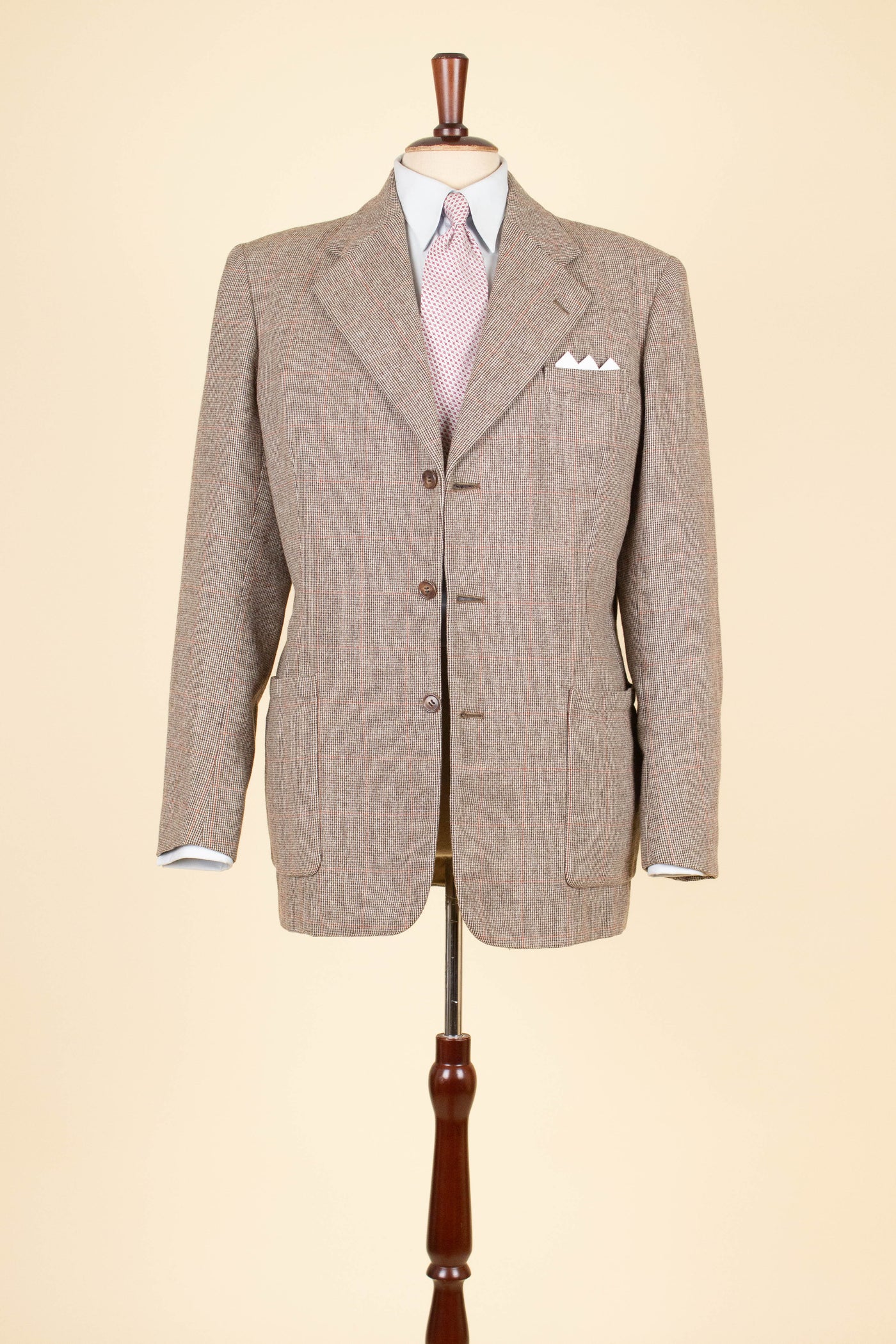 SWEDISH 1930S/1940S LIGHT BROWN WINDOW PANE TWEED JACKET BY MAGNIFIC. SIZE CA EU 50