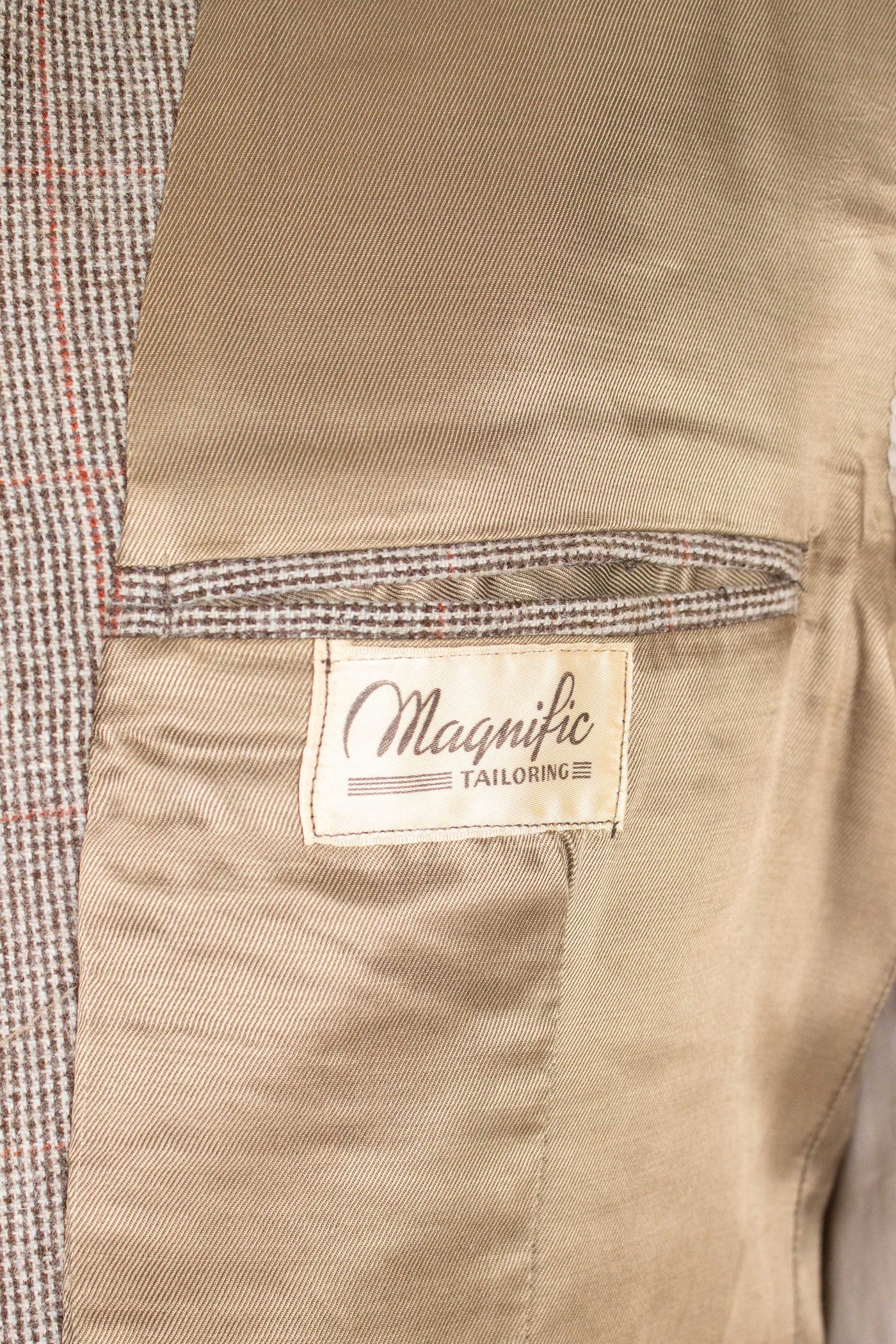 SWEDISH 1930S/1940S LIGHT BROWN WINDOW PANE TWEED JACKET BY MAGNIFIC. SIZE CA EU 50