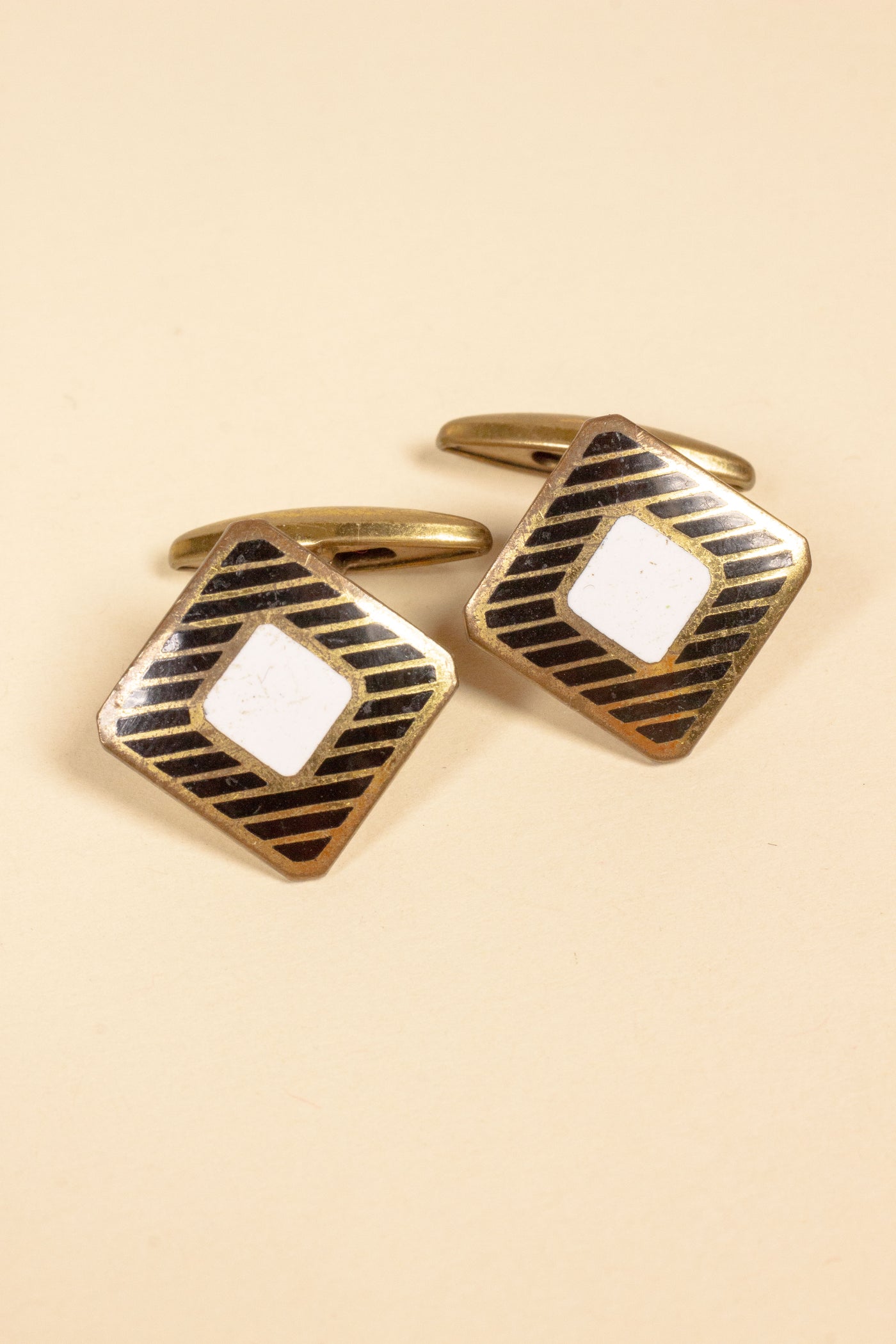 1920/1930'S BRASS CUFFLINKS WITH BLACK AND WHITE DECORATION