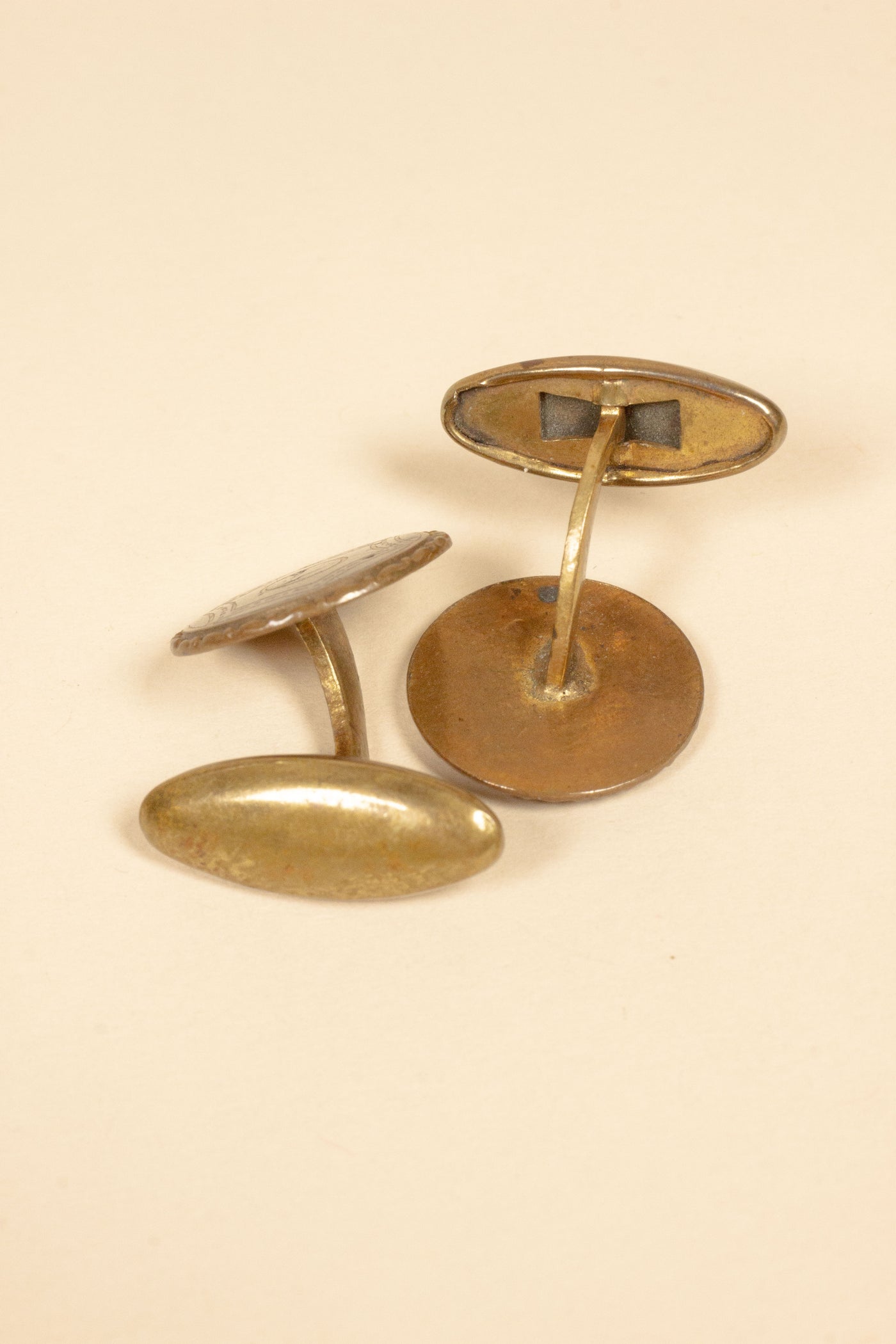 1920/1930'S BRASS CUFFLINKS WITH BLACK INLAY