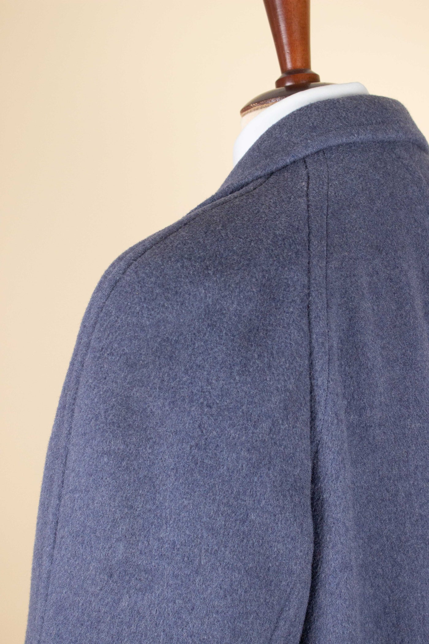 SWEDISH DEADSTOCK 1940S/1950S BLUE OVERCOAT BY FLANEUR. SIZE CA EU 48