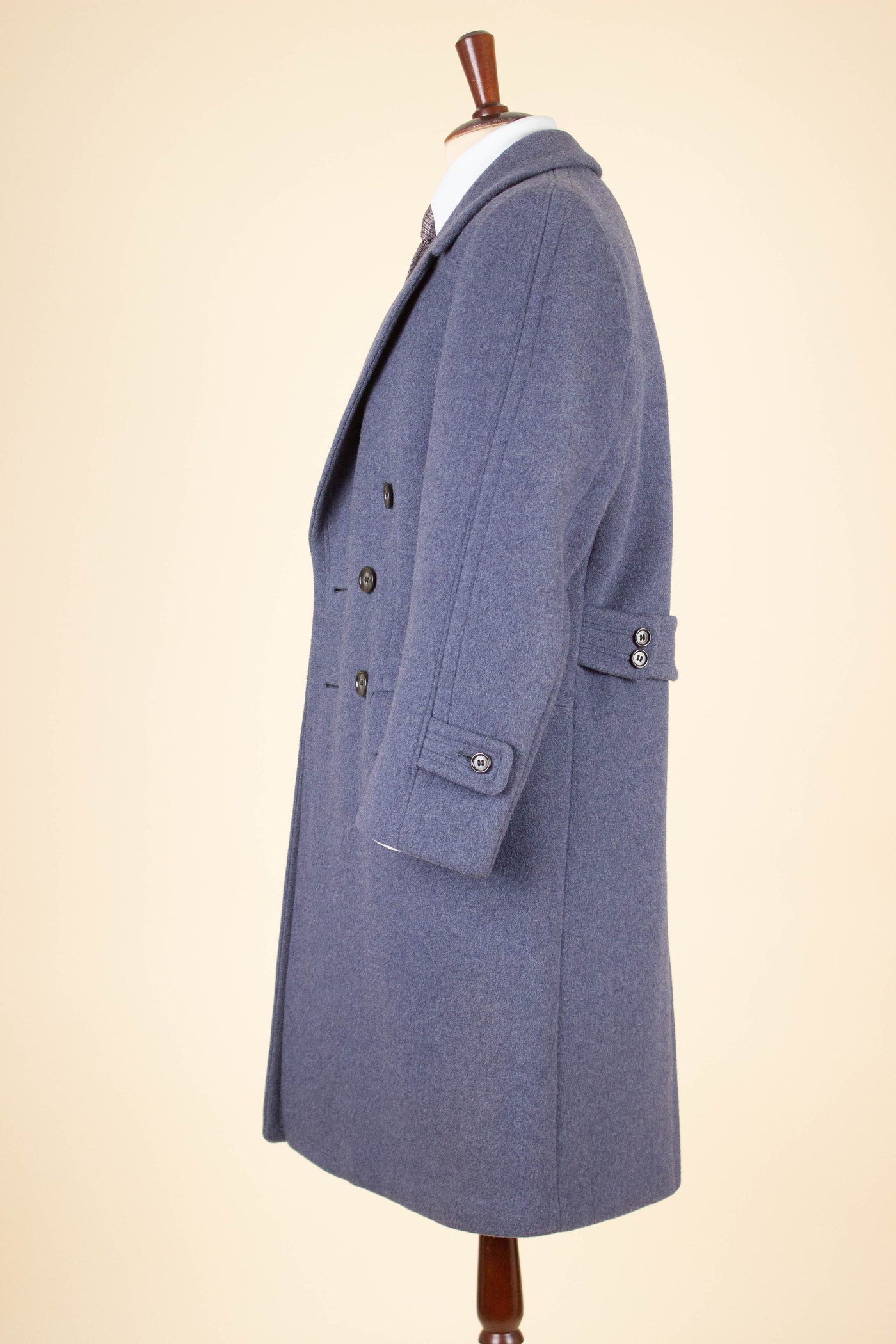 SWEDISH 1940S/1950S PIGEON BLUE HEAVY WEIGHT OVERCOAT BY TIGER. SIZE CA EU 44