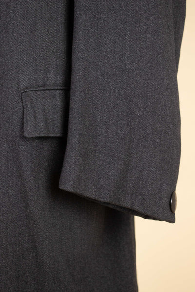 SWEDISH 1935 BESPOKE MID GREY SINGLE BREASTED OVERCOAT BY P.E. DUNELL. SIZE CA EU 46-48