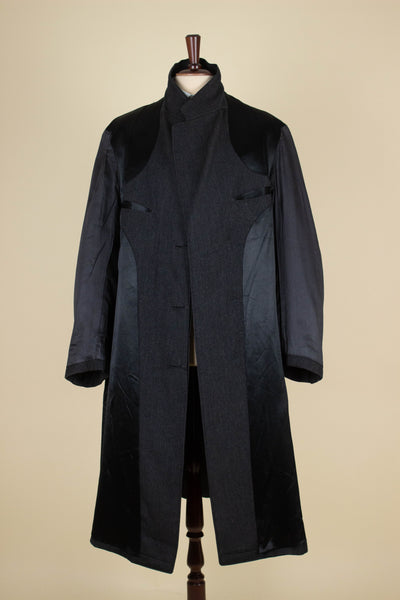 SWEDISH 1935 BESPOKE MID GREY SINGLE BREASTED OVERCOAT BY P.E. DUNELL. SIZE CA EU 46-48