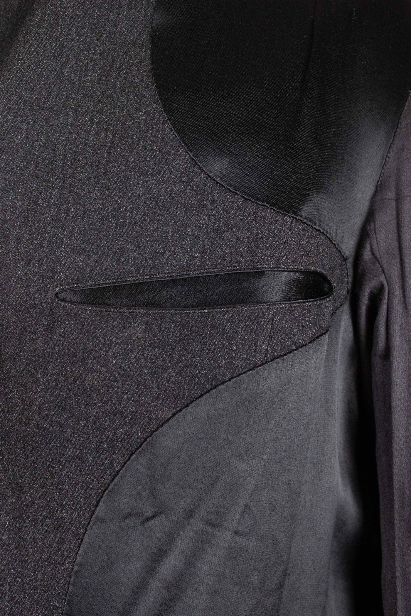 SWEDISH 1935 BESPOKE MID GREY SINGLE BREASTED OVERCOAT BY P.E. DUNELL. SIZE CA EU 46-48