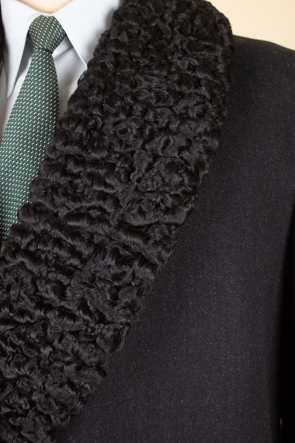 205472 SWEDISH 1940S/1950S BLACK OVERCOAT WITH PERSIAN SHAWL COLLAR. SIZE CA ...