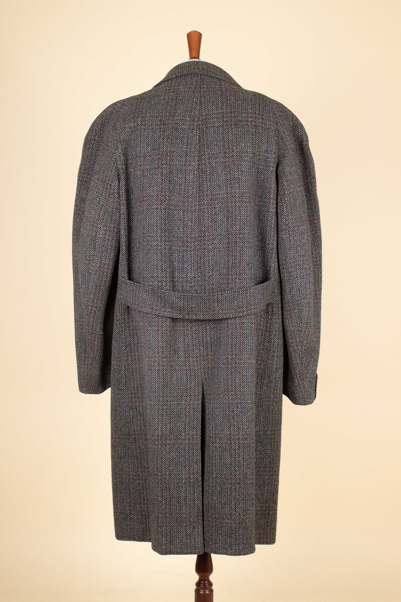 SWEDISH 1950S DOUBLE BREASTED CHECKERED RAGLAN COAT BY OLYMPIA. SIZE CA EU 50-52