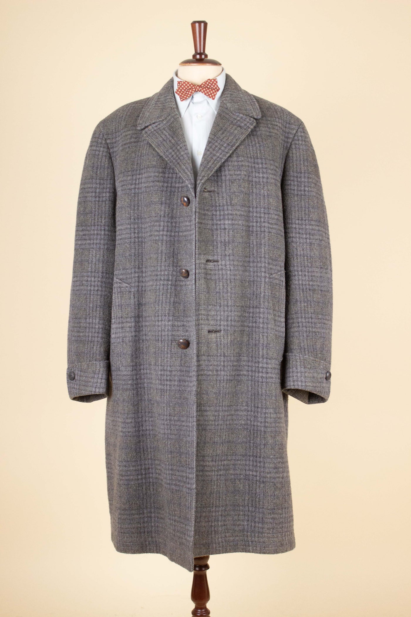 SWEDISH 1950S GREY CHECKERED SINGLE BREASTED COAT BY CLUBMAN. SIZE CA EU 50-52