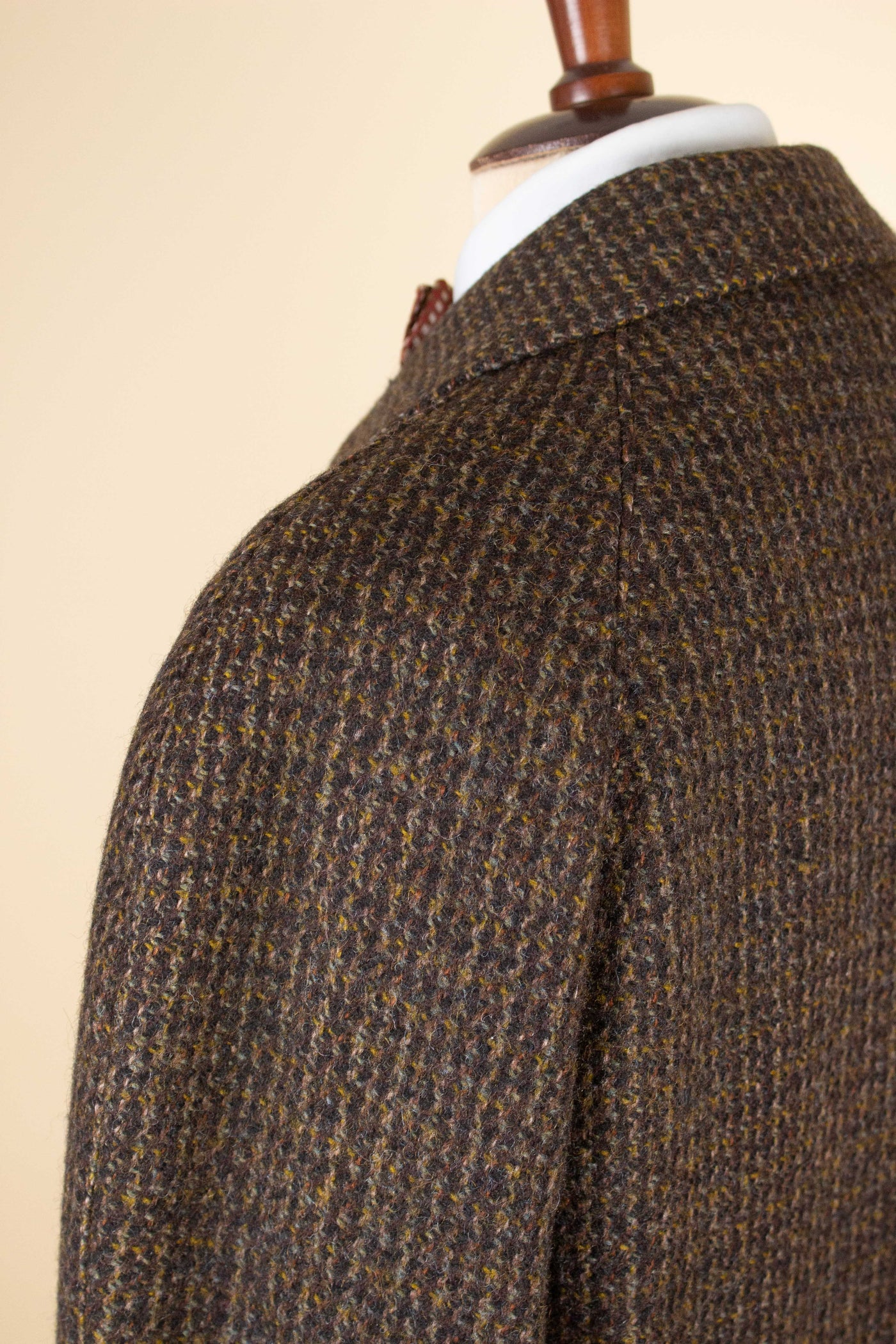 SWEDISH 1950S/1960S BROWN TWEED RAGLAN CHECKERED OVERCOAT BY TIGER. SIZE CA EU 48