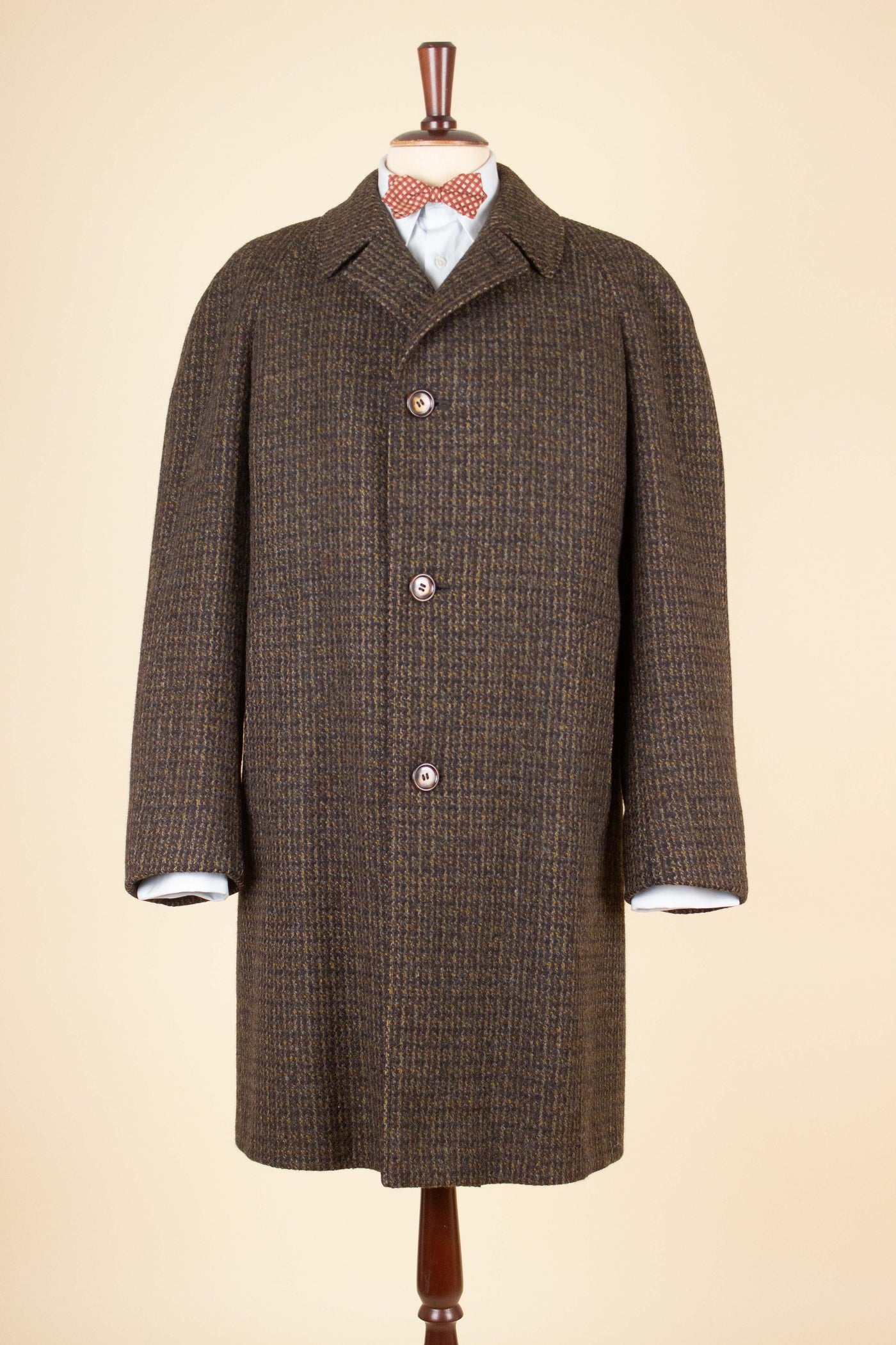 SWEDISH 1950S/1960S BROWN TWEED RAGLAN CHECKERED OVERCOAT BY TIGER. SIZE CA EU 48