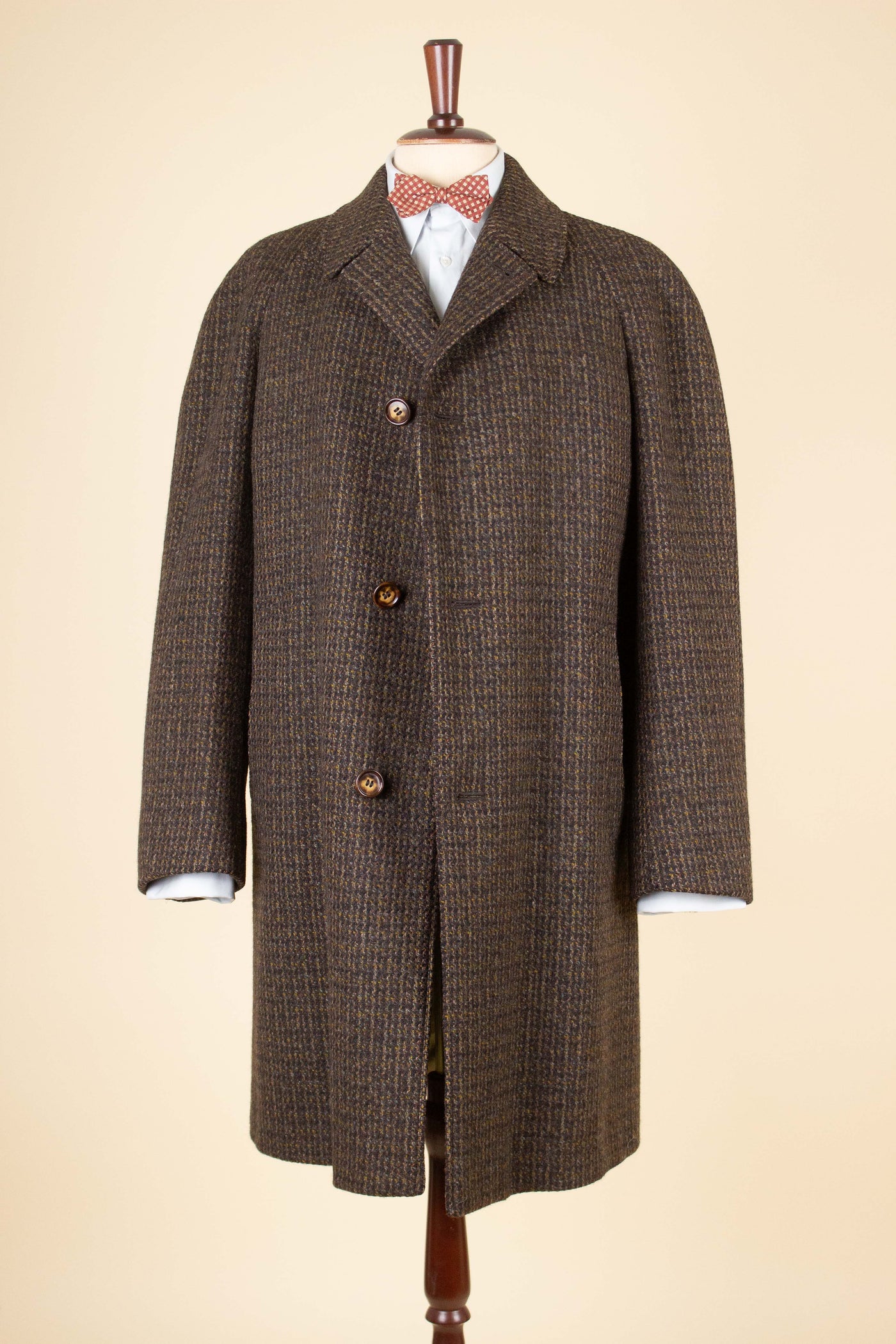 SWEDISH 1950S/1960S BROWN TWEED RAGLAN CHECKERED OVERCOAT BY TIGER. SIZE CA EU 48