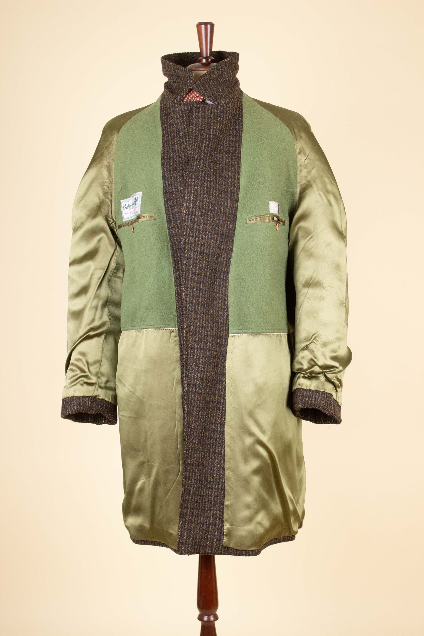 SWEDISH 1950S/1960S BROWN TWEED RAGLAN CHECKERED OVERCOAT BY TIGER. SIZE CA EU 48
