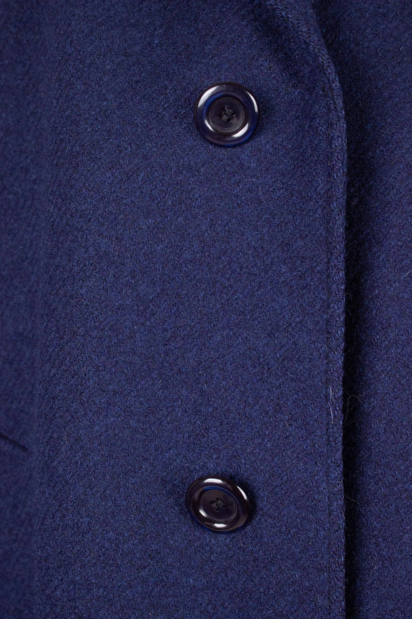 SWEDISH 1950S MIDNIGHT BLUE OVERCOAT BY DISTINGO. SIZE CA EU 50