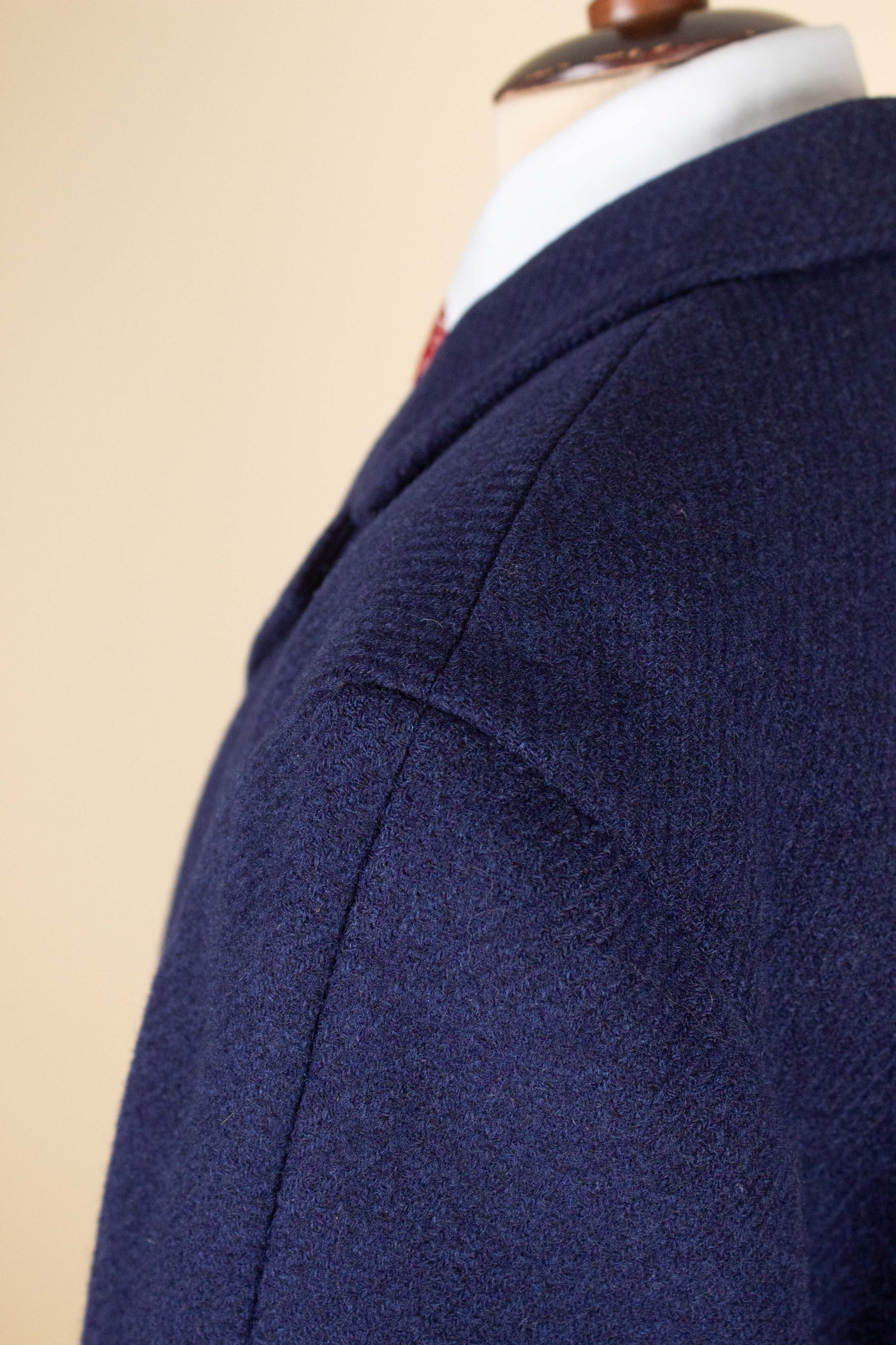SWEDISH 1950S MIDNIGHT BLUE OVERCOAT BY DISTINGO. SIZE CA EU 50