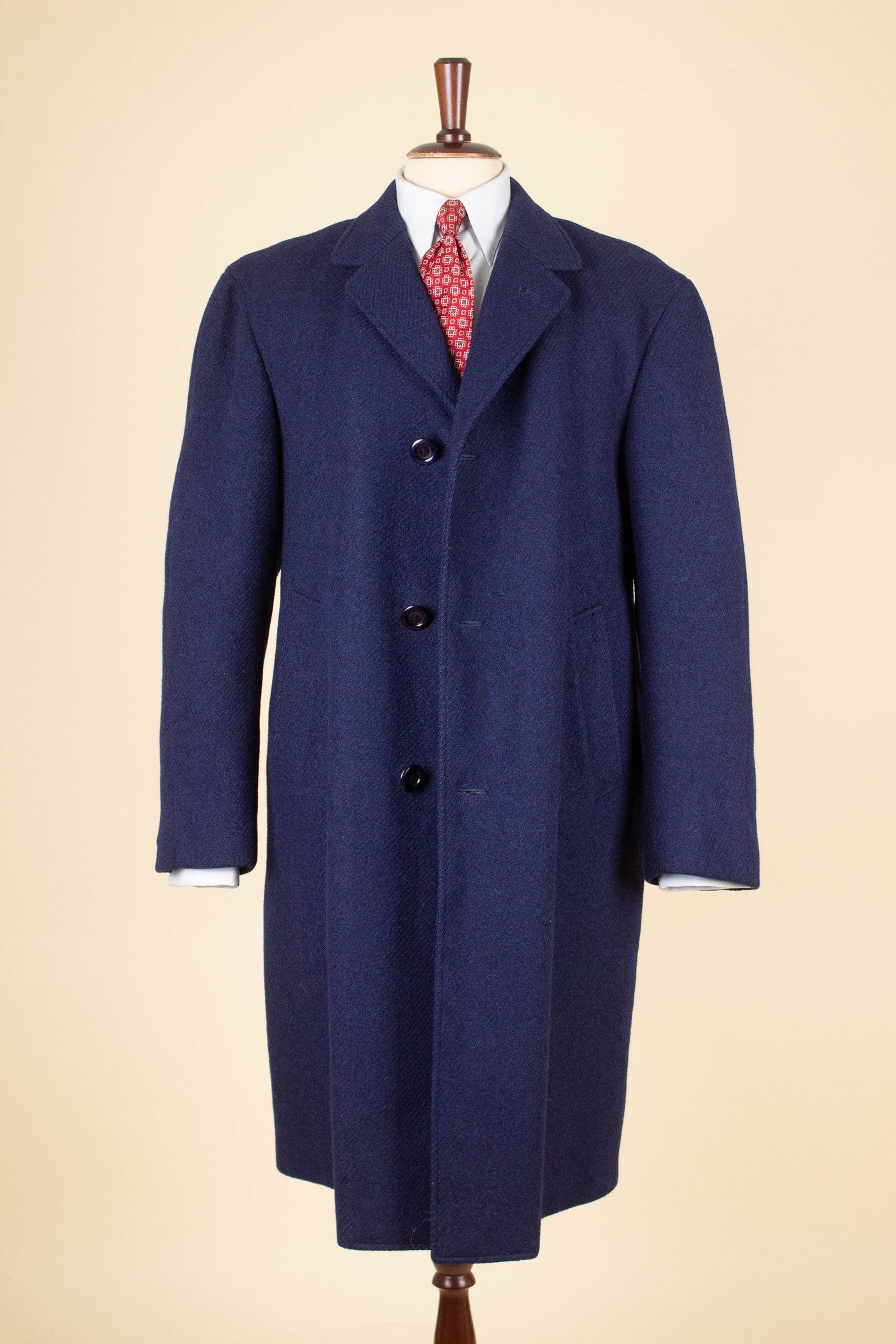 SWEDISH 1950S MIDNIGHT BLUE OVERCOAT BY DISTINGO. SIZE CA EU 50
