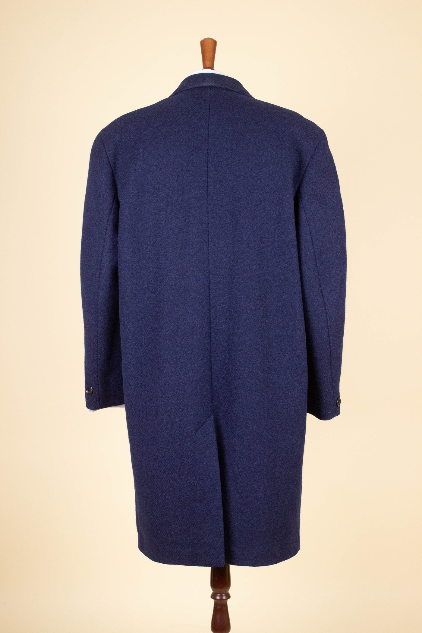 SWEDISH 1950S MIDNIGHT BLUE OVERCOAT BY DISTINGO. SIZE CA EU 50