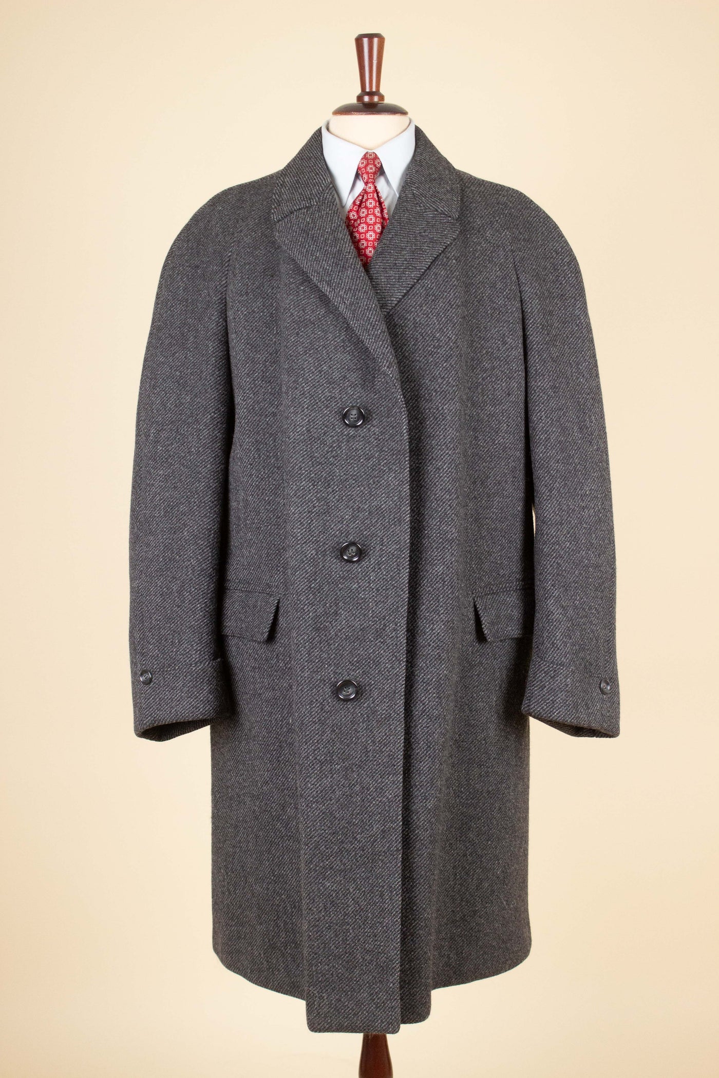 SWEDISH 1950S MID GREY HEAVYWEIGHT RAGLAN OVERCOAT BY KABOM. SIZE CA EU 54