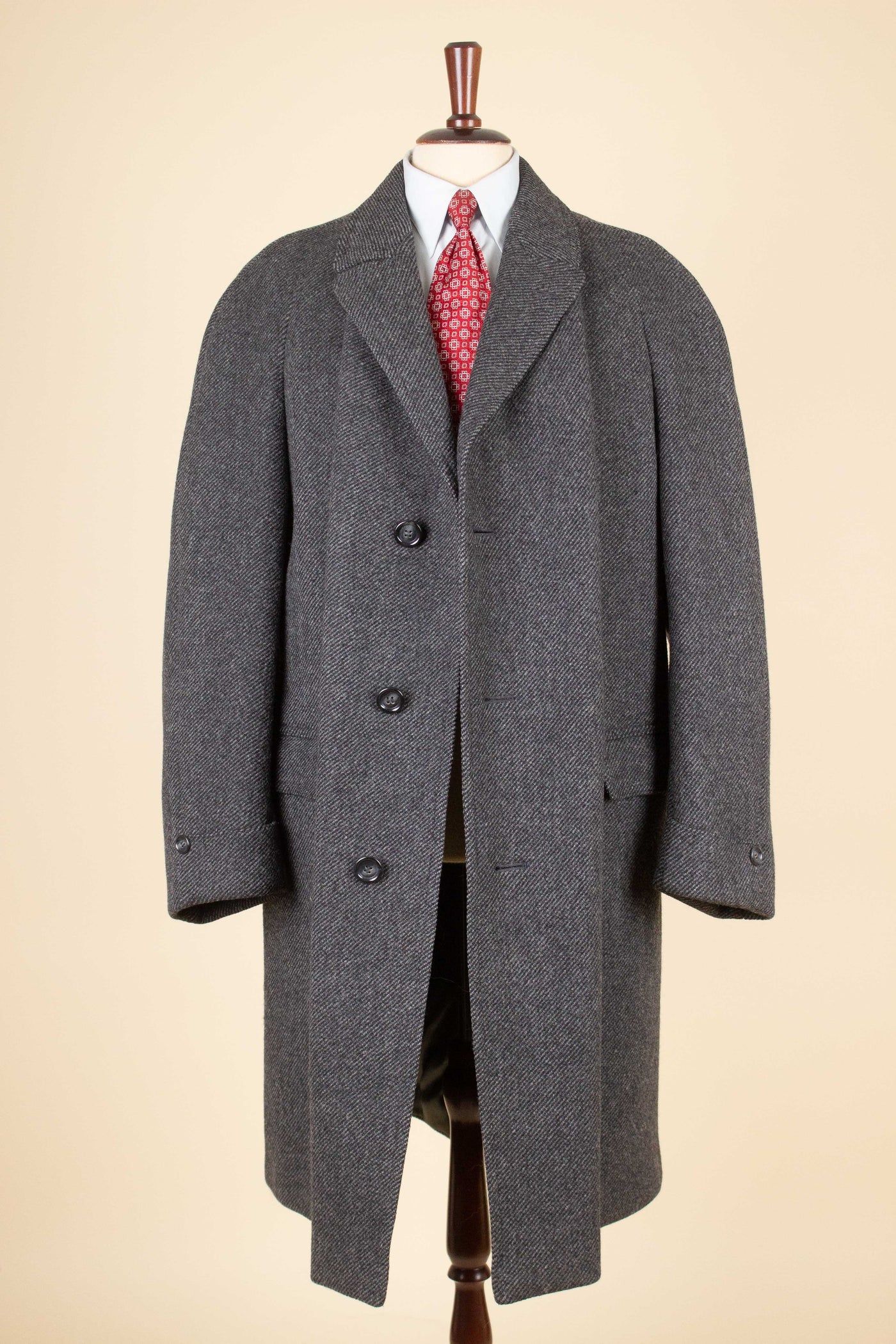SWEDISH 1950S MID GREY HEAVYWEIGHT RAGLAN OVERCOAT BY KABOM. SIZE CA EU 54
