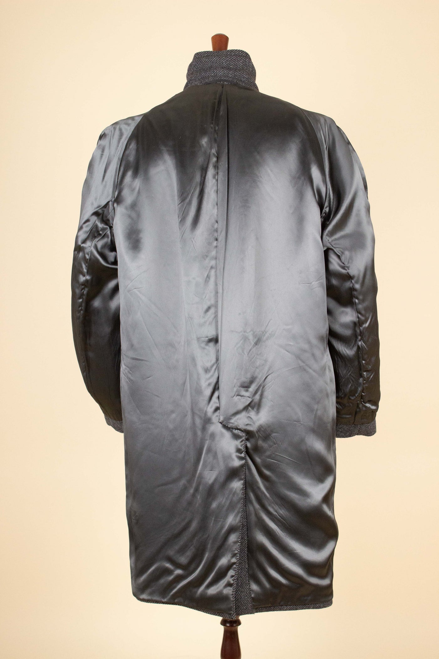 SWEDISH 1950S MID GREY HEAVYWEIGHT RAGLAN OVERCOAT BY KABOM. SIZE CA EU 54