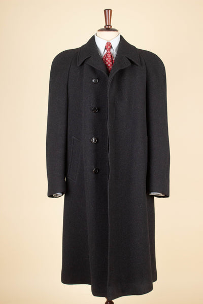 SWEDISH 1940S DARK GREY HEAVYWEIGHT SINGLE BREASTED RAGLAN OVERCOAT. SIZE CA EU 48