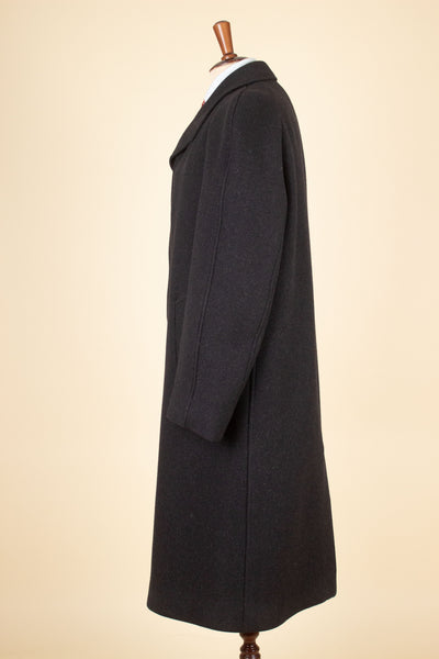 SWEDISH 1940S DARK GREY HEAVYWEIGHT SINGLE BREASTED RAGLAN OVERCOAT. SIZE CA EU 48