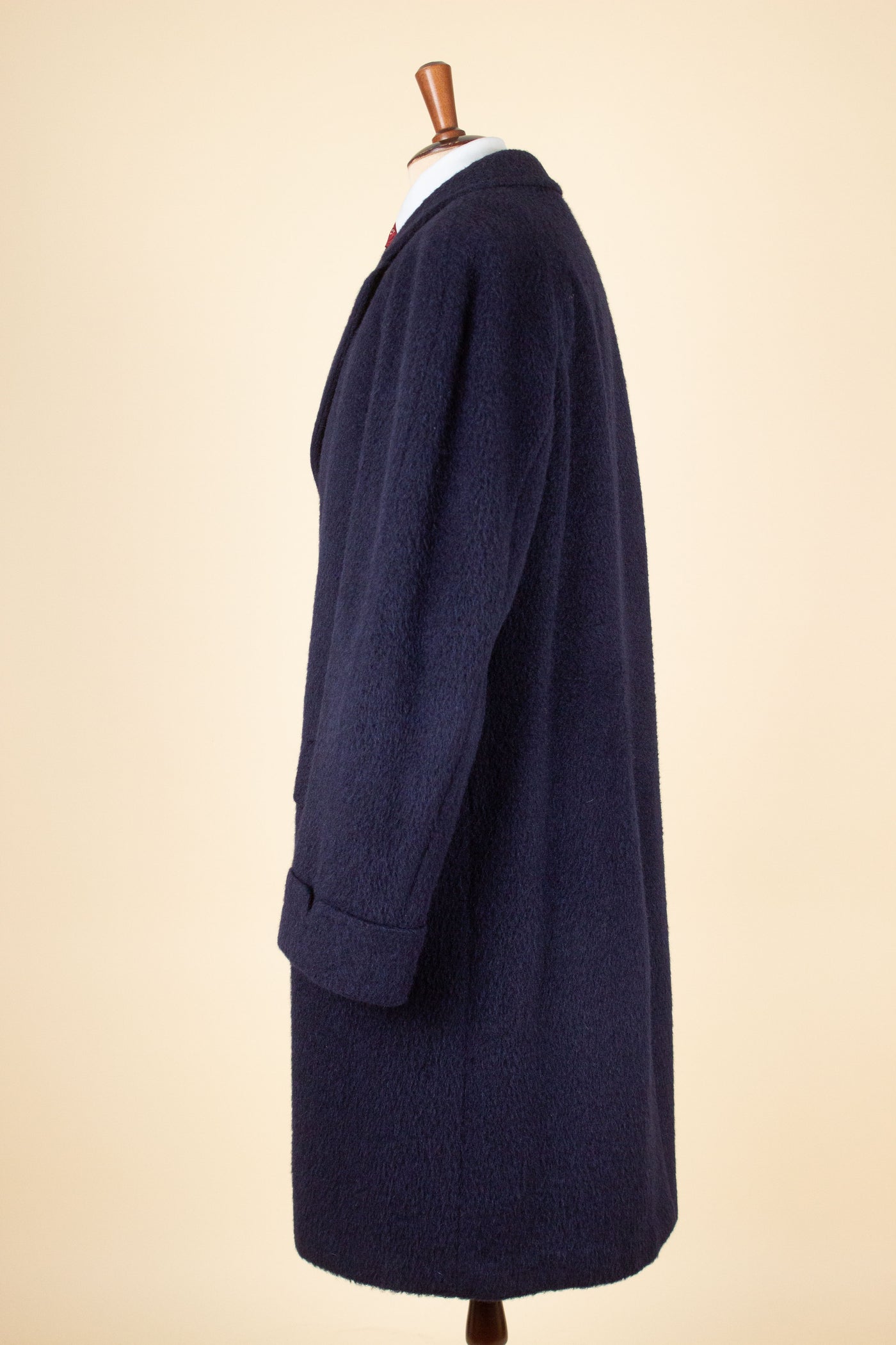 SWEDISH 1950S/1960S DARK BLUE RAGLAN ALPACA OVERCOAT BY DRESS. SIZE CA EU 50-52