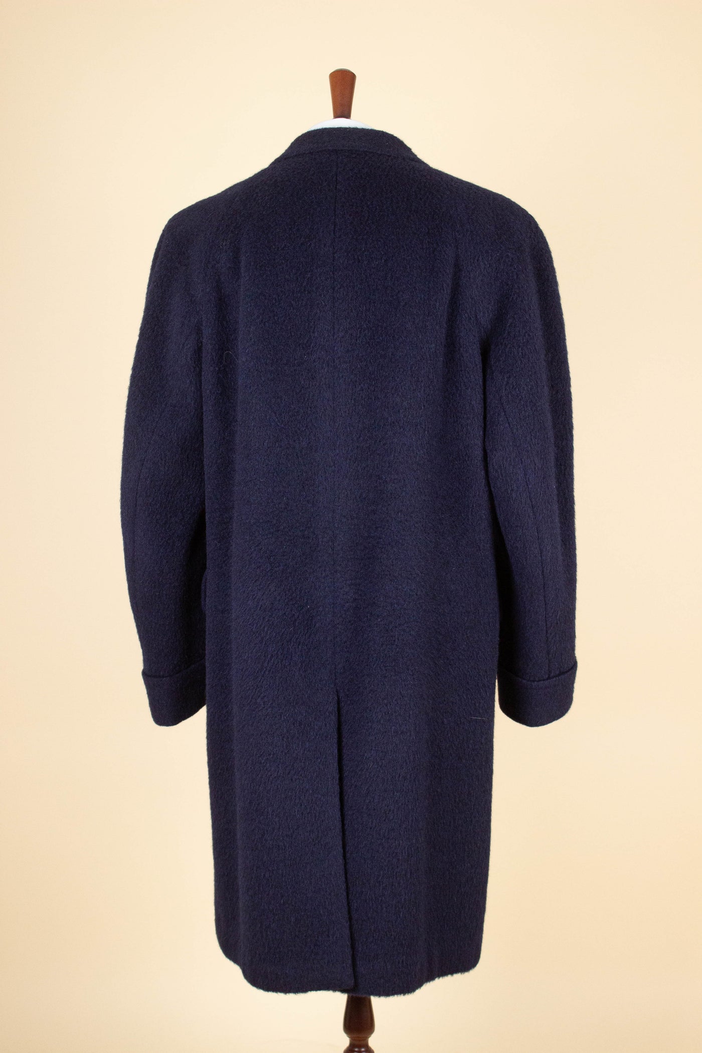SWEDISH 1950S/1960S DARK BLUE RAGLAN ALPACA OVERCOAT BY DRESS. SIZE CA EU 50-52