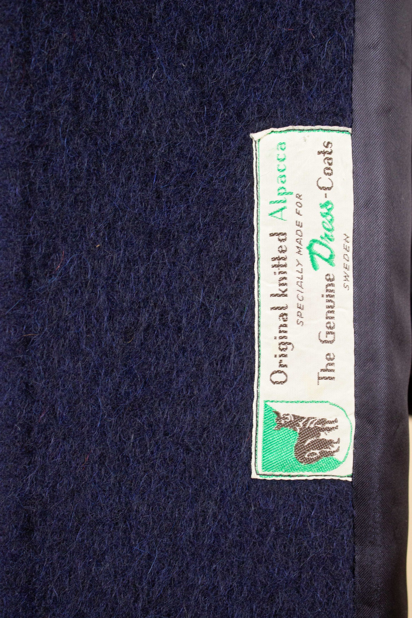 SWEDISH 1950S/1960S DARK BLUE RAGLAN ALPACA OVERCOAT BY DRESS. SIZE CA EU 50-52