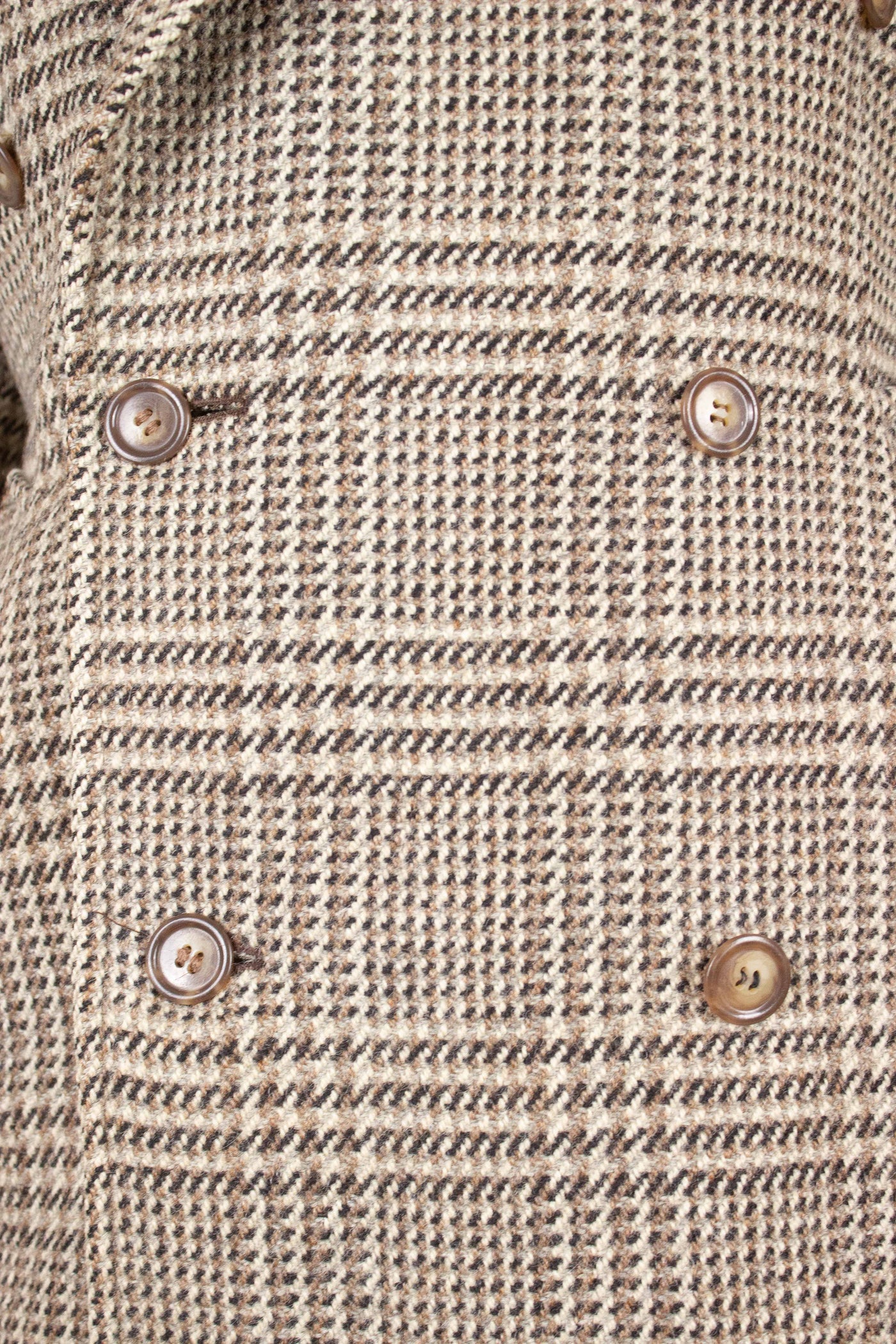 1940S/1950S LIGHT BROWN PRINCE OF WALES CHECK DOUBLE BREASTED OVERCOAT. SIZE CA EU 46