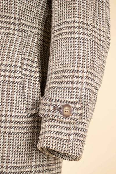 1940S/1950S LIGHT BROWN PRINCE OF WALES CHECK DOUBLE BREASTED OVERCOAT. SIZE CA EU 46