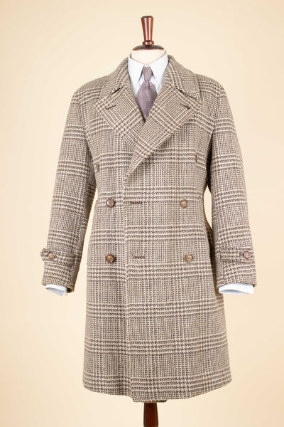 1940S/1950S LIGHT BROWN PRINCE OF WALES CHECK DOUBLE BREASTED OVERCOAT. SIZE CA EU 46