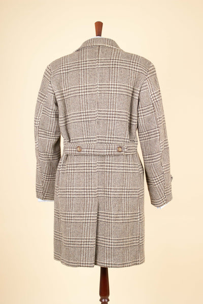 1940S/1950S LIGHT BROWN PRINCE OF WALES CHECK DOUBLE BREASTED OVERCOAT. SIZE CA EU 46