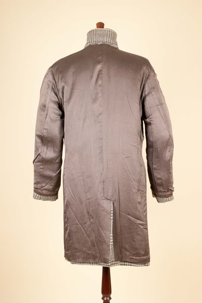 1940S/1950S LIGHT BROWN PRINCE OF WALES CHECK DOUBLE BREASTED OVERCOAT. SIZE CA EU 46