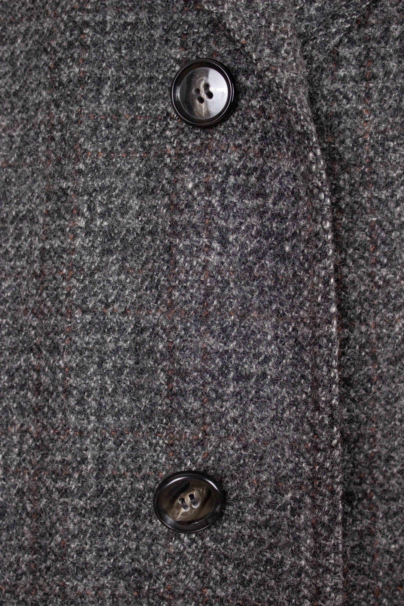 SWEDISH 1960S MID GREY SINGLE BREASTED TWEED RAGLAN OVERCOAT BY ELSON. SIZE CA EU 46-48