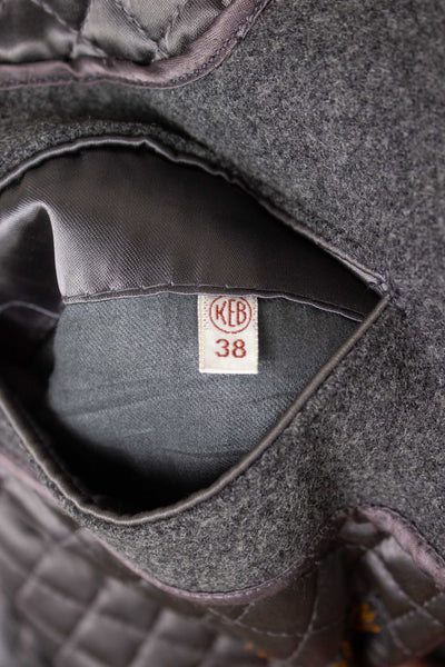 1940S/1950S MID GREY SHORT DOUBLE BREASTED OVERCOAT. SIZE CA EU 54