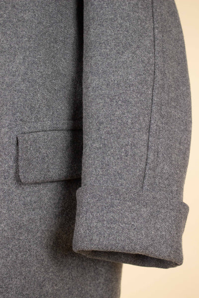 1940S/1950S MID GREY SHORT DOUBLE BREASTED OVERCOAT. SIZE CA EU 54
