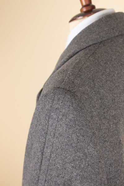 1940S/1950S MID GREY SHORT DOUBLE BREASTED OVERCOAT. SIZE CA EU 54