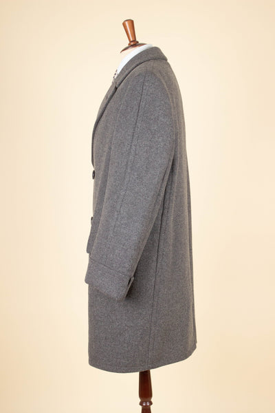 1940S/1950S MID GREY SHORT DOUBLE BREASTED OVERCOAT. SIZE CA EU 54