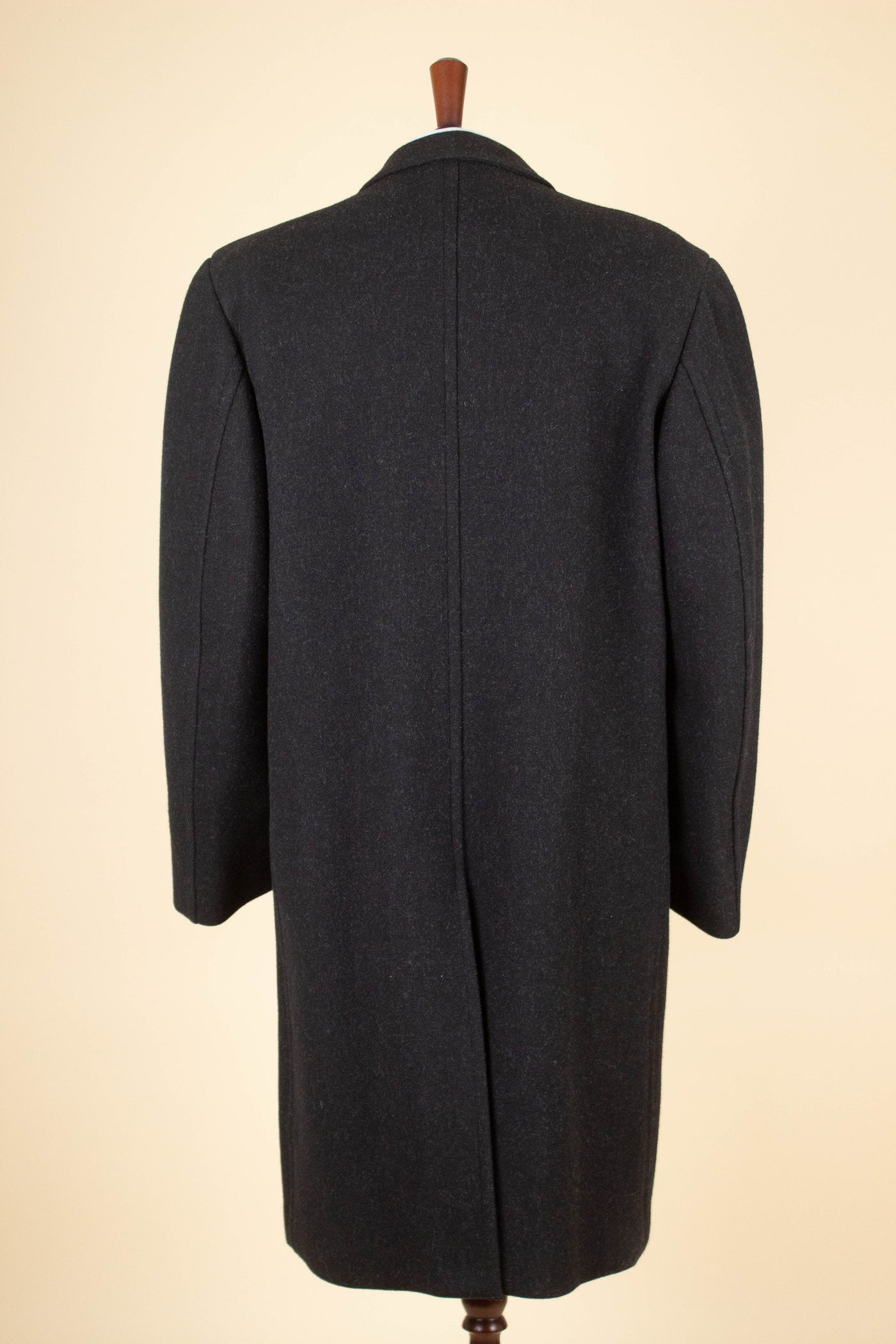 SWEDISH 1940S DARK GREY OVERCOAT BY HENRY SJÖBERG, LUDVIKA. SIZE CA EU 52