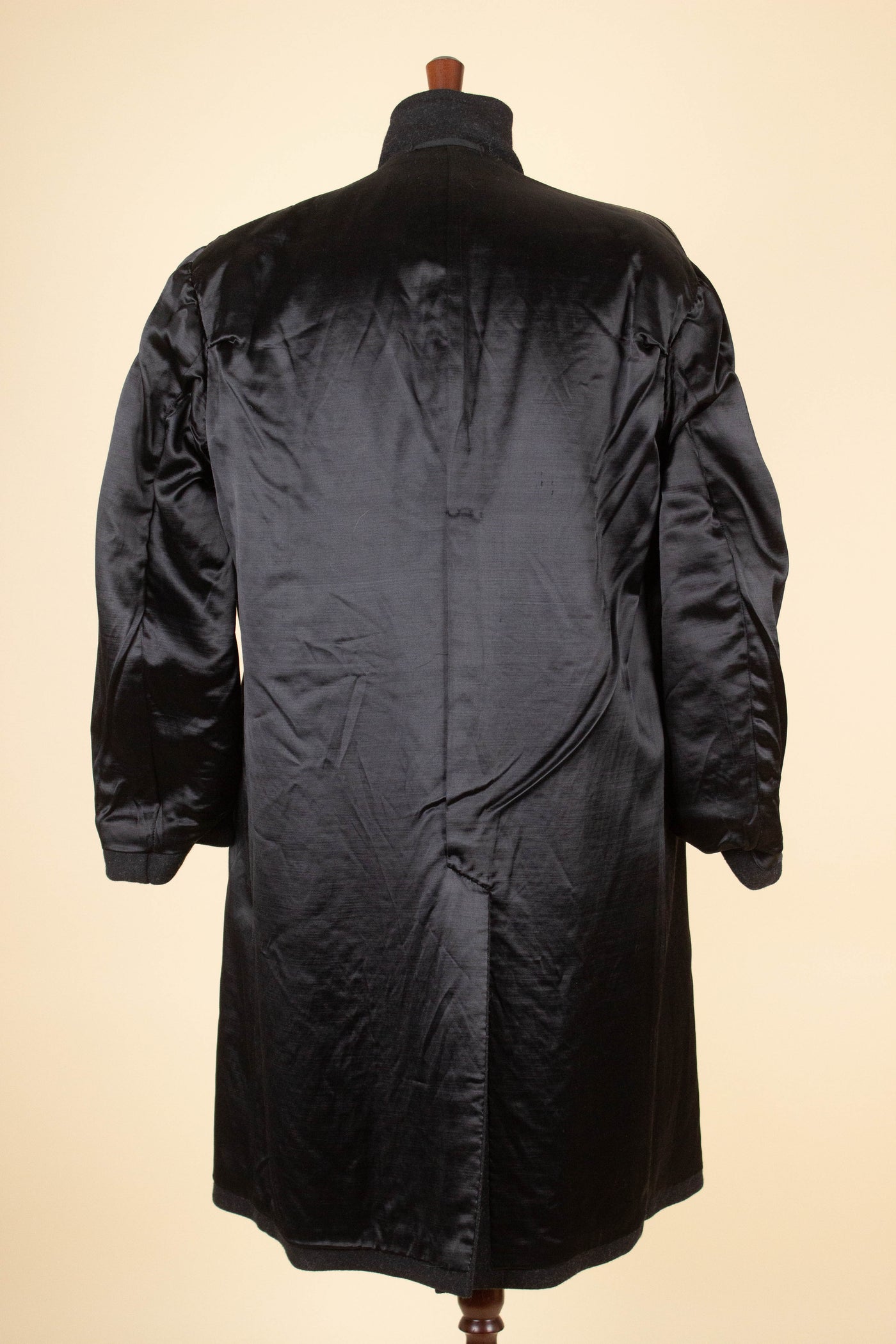 SWEDISH 1940S DARK GREY OVERCOAT BY HENRY SJÖBERG, LUDVIKA. SIZE CA EU 52